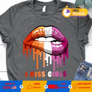 Lips I kiss girl T-shirt