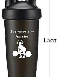 CZHEZEE Protein Shaker - Everyday I'm Hustlin‘ - Shaker Cups for Protein Shakes with Blending Ball - Motivational Quotes Fitness Bottle - Black Bottle for Gym 20oz