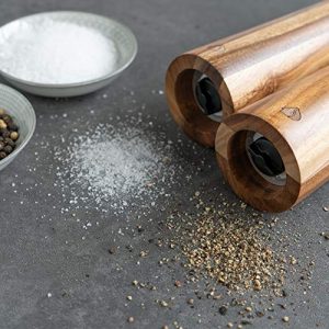 Navaris Salt and Pepper Mill Set - Adjustable Acacia Wood Salt and Pepper Grinders Shakers with Ceramic Grinding Core for Home, Restaurants - Design 1